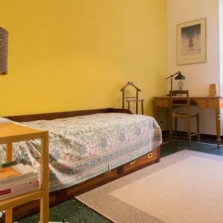 Naima 32 Guest house