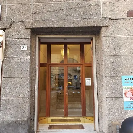 Pensión Naima 32 *